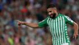 نبيل فقير يتهم وكيله بعرقلة انتقاله لليفربول 