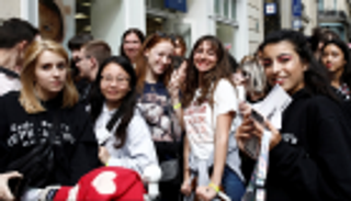 "مدينة الحبيب" تجتذب محبي تايلور سويفت من كل دول العالم