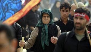 عراقيون في كربلاء