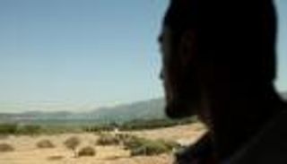 رحلة المخاطر.. كفاح أسرة مهاجرة للوصول إلى أوروبا