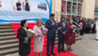 سفير الإمارات يشارك طلبة "خليفة بن زايد" بكازاخستان يومهم الدراسي