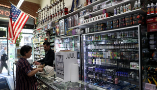 النكهات غير نكهة التبغ ستُسحب قريباً من الأسواق