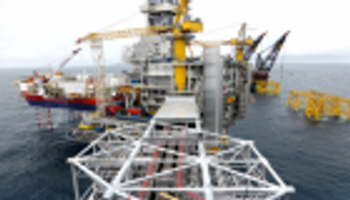 مخاوف الطلب العالمي تهبط بأسعار النفط