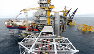 منصة نفط بحقل يوهان في بحر الشمال بالنرويج- رويترز