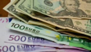 اليورو يهبط مقابل الدولار لأدنى مستوى في أسبوع