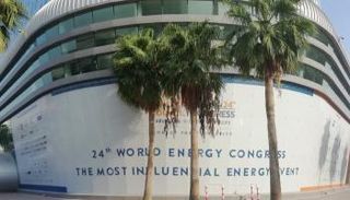 قمة الطاقة بأبوظبي تطلق برنامجا لتطوير قدرات الشباب