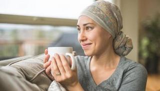 علماء بريطانيون يتوصلون لعلاج يوقف سقوط شعر مرضى السرطان