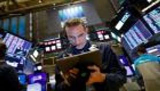 الأسهم الأمريكية تغلق مرتفعة.. والمؤشر الرئيسي يقترب من مستوى تاريخي