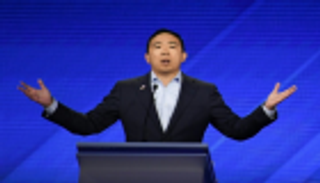 مرشح للرئاسة الأمريكية يتعهد بتقديم "راتب شهري" لـ10 عائلات