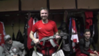 الجائزة سلاح آلي.. ناد روسي لهوكي الجليد يحفز لاعبيه للفوز