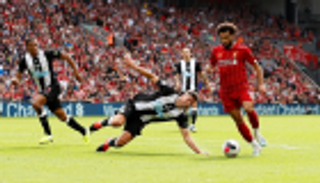 قطار ليفربول يدهس نيوكاسل ويحتفظ بصدارة البريمييرليج