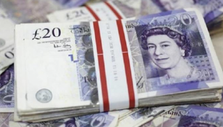 الإسترليني يرتفع لأعلى مستوى له أمام الدولار منذ 25 يوليو