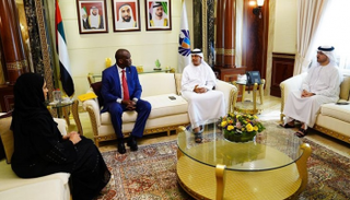 جمارك دبي تبحث تعزيز التعاون مع جنوب أفريقيا