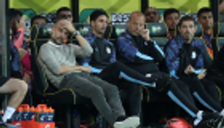 جوارديولا يدعو لاعبي مانشستر سيتي للاستفادة من الهزيمة أمام نوريتش