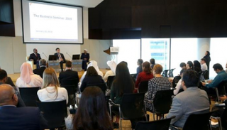 إحدى ندوات الأعمال التي نظمتها غرفة دبي