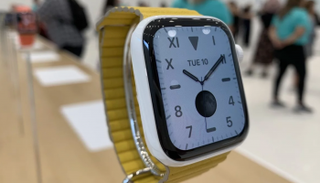 ساعة أبل ٥ الذكية