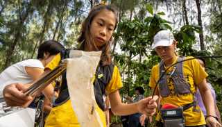 ليلي أثناء مشاركتها في إحدى حملات النظافة