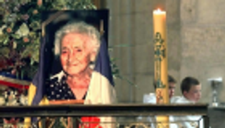 بعد خلاف علمي.. الفرنسية جان كالمان تصبح "عميدة البشرية" بـ122 عاما