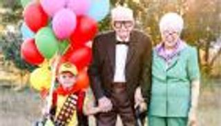 أمريكية تستعين بفيلم "أب" للاحتفال بعيد ميلاد طفليها