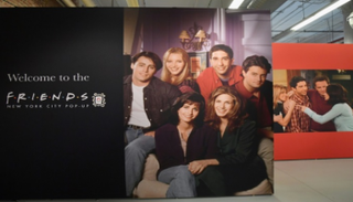 لافتة لمسلسل "فريندز"
