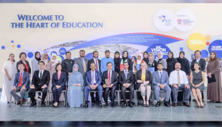 احتفالية تكريم المعلمين في المعهد الوطني للتعليم بسنغافورة