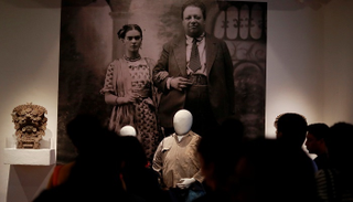 المعرض يرسم صورة لقصة حب فريدا كالو ودييجو ريفيرا