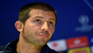 تركوا المدرب وحيدا.. لاعبو فالنسيا يقاطعون مؤتمر لقاء تشيلسي