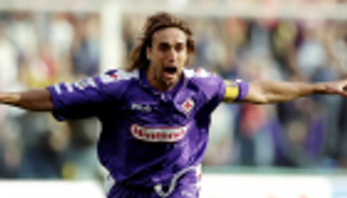 باتيستوتا يطمئن محبيه على حالته الصحية بعد عملية "الطرف الصناعي"