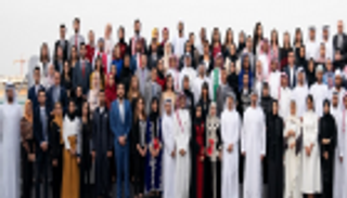 محمد بن زايد يستقبل 100 شاب عربي في "برنامج القيادات الإعلامية"