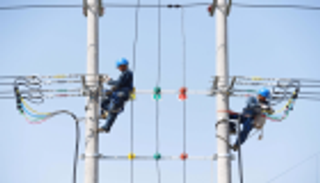 الديون تحاصر شركة "كهرباء القدس".. والظلام يكسو مناطق فلسطينية