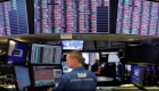 الأسهم الأمريكية تنخفض قبيل اجتماع المركزي