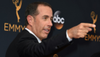 نتفليكس تعرض مسلسل "ساينفيلد" بعد خسارة "فريندز"