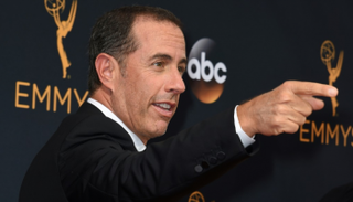 جيري ساينفيلد بطل مسلسل "ساينفيلد" وأحد مبتكريه