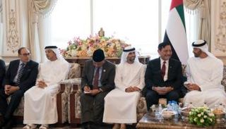 الشيخ محمد بن زايد آل نهيان خلال لقاء الجنرال لوهوت بنسار باندجيتان