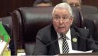 الرئيس الجزائري يقيل 7 محافظين من عهد بوتفليقة