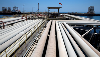 منطقة تحميل نفط تتبع أرامكو - رويترز