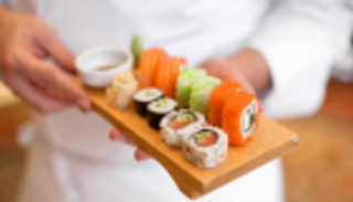 السوشي يحتوي على بكتيريا لا يمكن علاجها