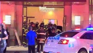  اصطدام سيارة بمبنى ترامب بلازا  