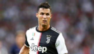 بصحبة ريكاردو.. رونالدو يكشف مغامرته "الفاشلة" في التنكر عام 2009