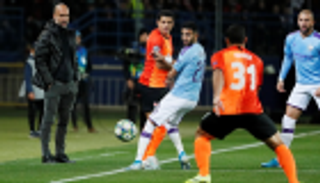 "في قمة مستواه".. جوارديولا يكيل المديح لرياض محرز