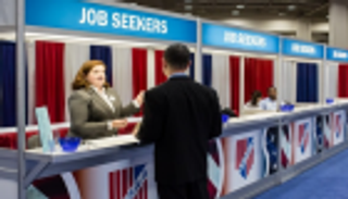 ارتفاع طلبات إعانة البطالة الأمريكية إلى 208 آلاف