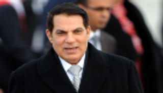 "بن علي".. سنوات الحكم والغياب عن تونس