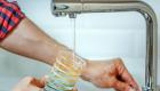 زرنيخ ومواد مشعة.. مياه الصنبور تهدد 100 ألف أمريكي بالسرطان