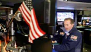 الأسهم الأمريكية تفتح مرتفعة بعد التحفيز الصيني وانحسار مخاوف التجارة