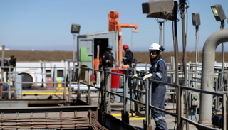 أسعار النفط ترتفع 1% 