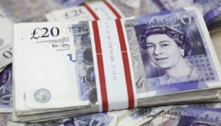 الإسترليني يصعد أمام الدولار لأعلى مستوى منذ يوليو