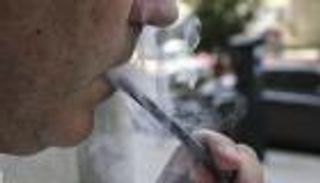 السجائر الإلكترونية تقتل 7 أمريكيين وتصيب 530 بأمراض الرئة