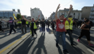 "السترات الصفراء" تعود إلى شوارع باريس.. وانتشار مكثف للشرطة الفرنسية