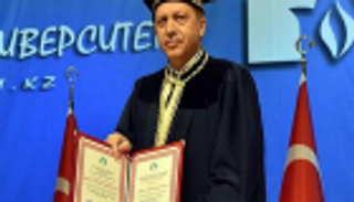 السلطات التركية تحقق مع كاتب فضح تزوير أردوغان لشهادته الجامعية