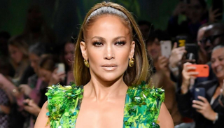 المغنية الأمريكية جنيفر لوبيز